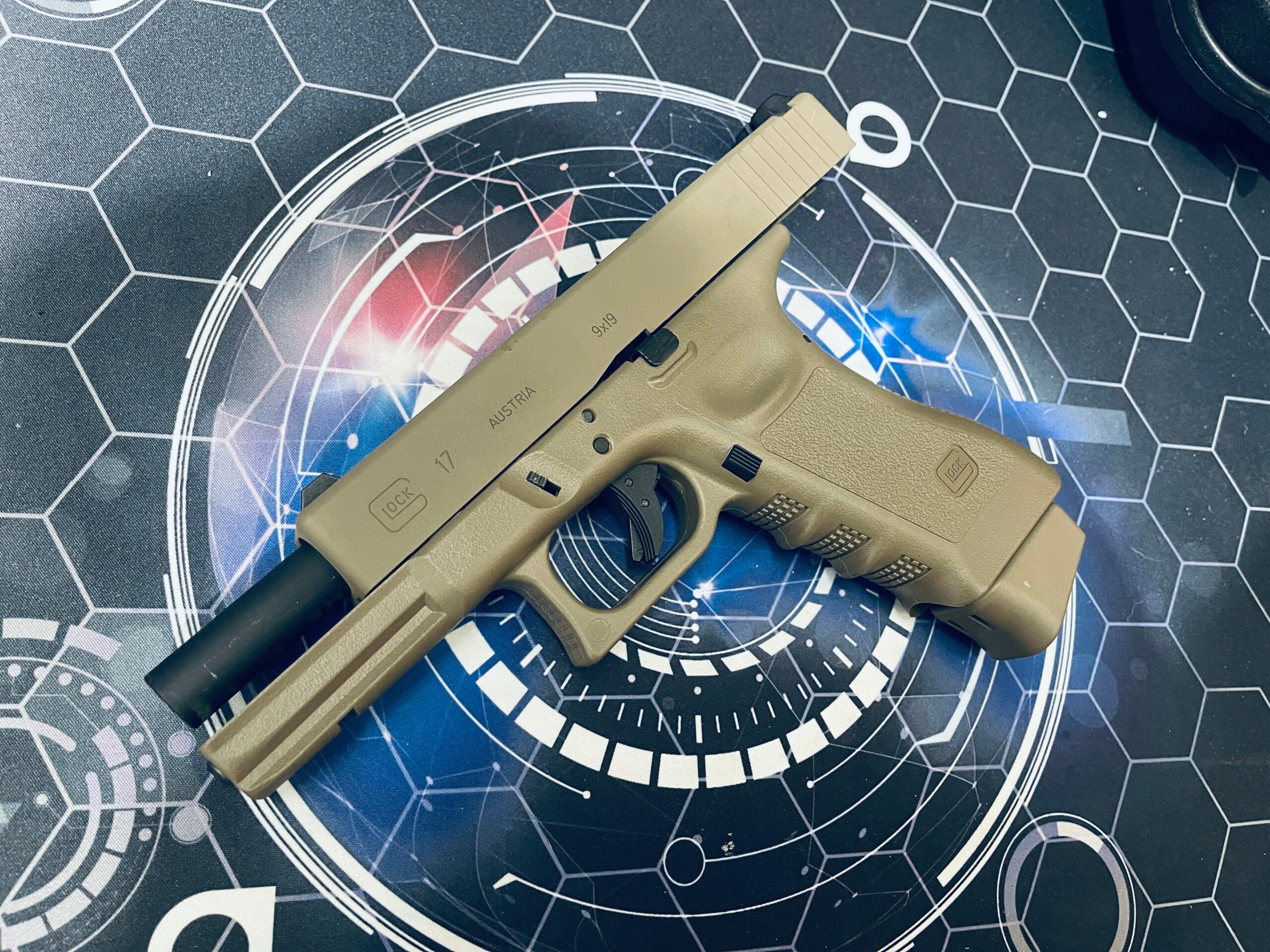 Custom Guarder Glock G17 FDE Gen 3 - Image 6