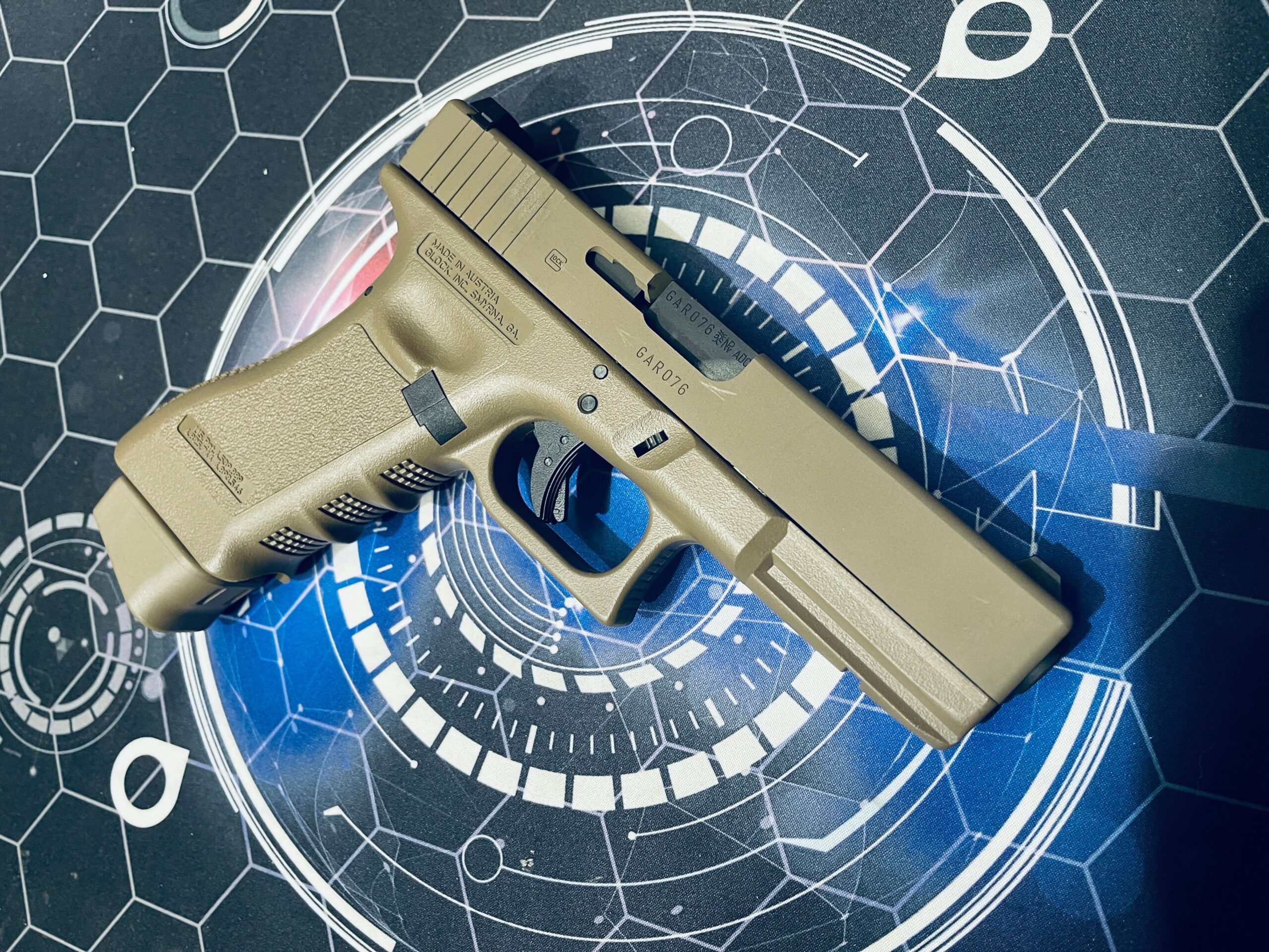 Custom Guarder Glock G17 FDE Gen 3 - Image 4
