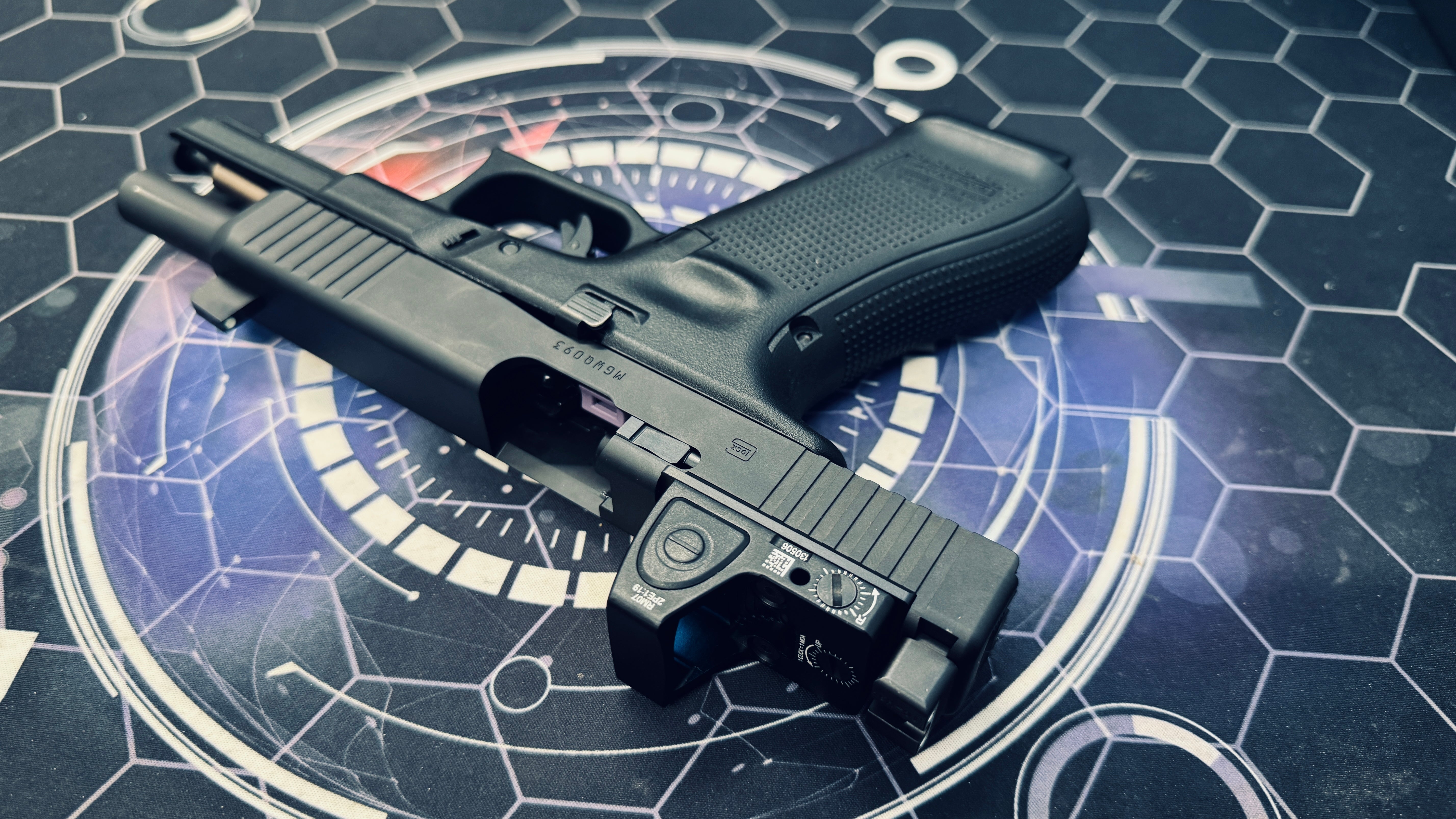 Guarder G17 Gen 5 MOS Custom Gel Blaster - Steel Slide Version - Image 9